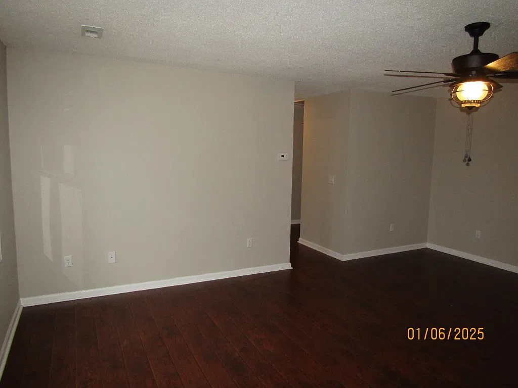 3 bed, 1200 sqft, $1,650 — Photo 2