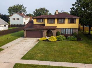 31 Pheasant Run Ln, Lancaster, NY