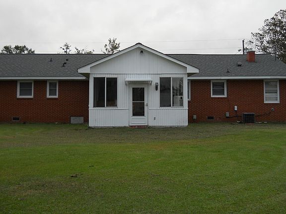 3rd image of 3926 N Hills Dr