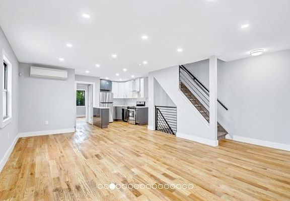2nd image of 3999 E Tremont Ave #B