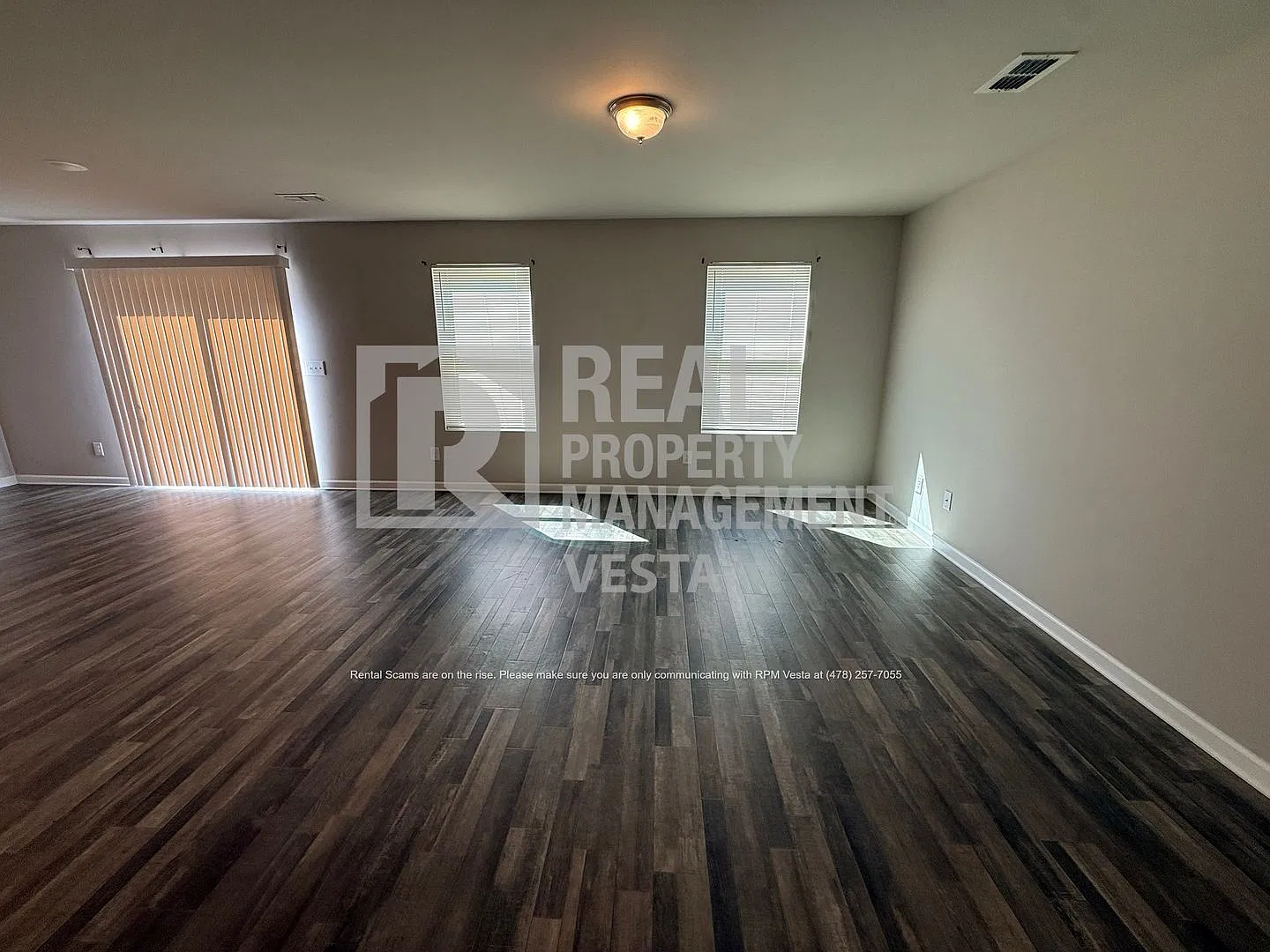 4 bed, 2.0 bath, 1989 sqft, $2,130 — Photo 3