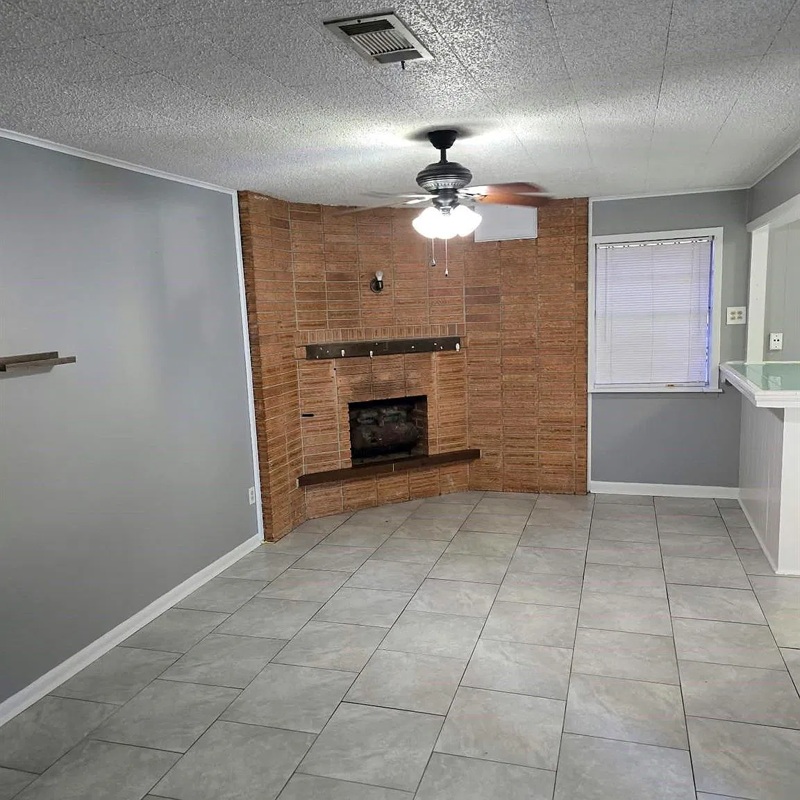 3 bed, 1.0 bath, 1315 sqft, $1,750 — Photo 4