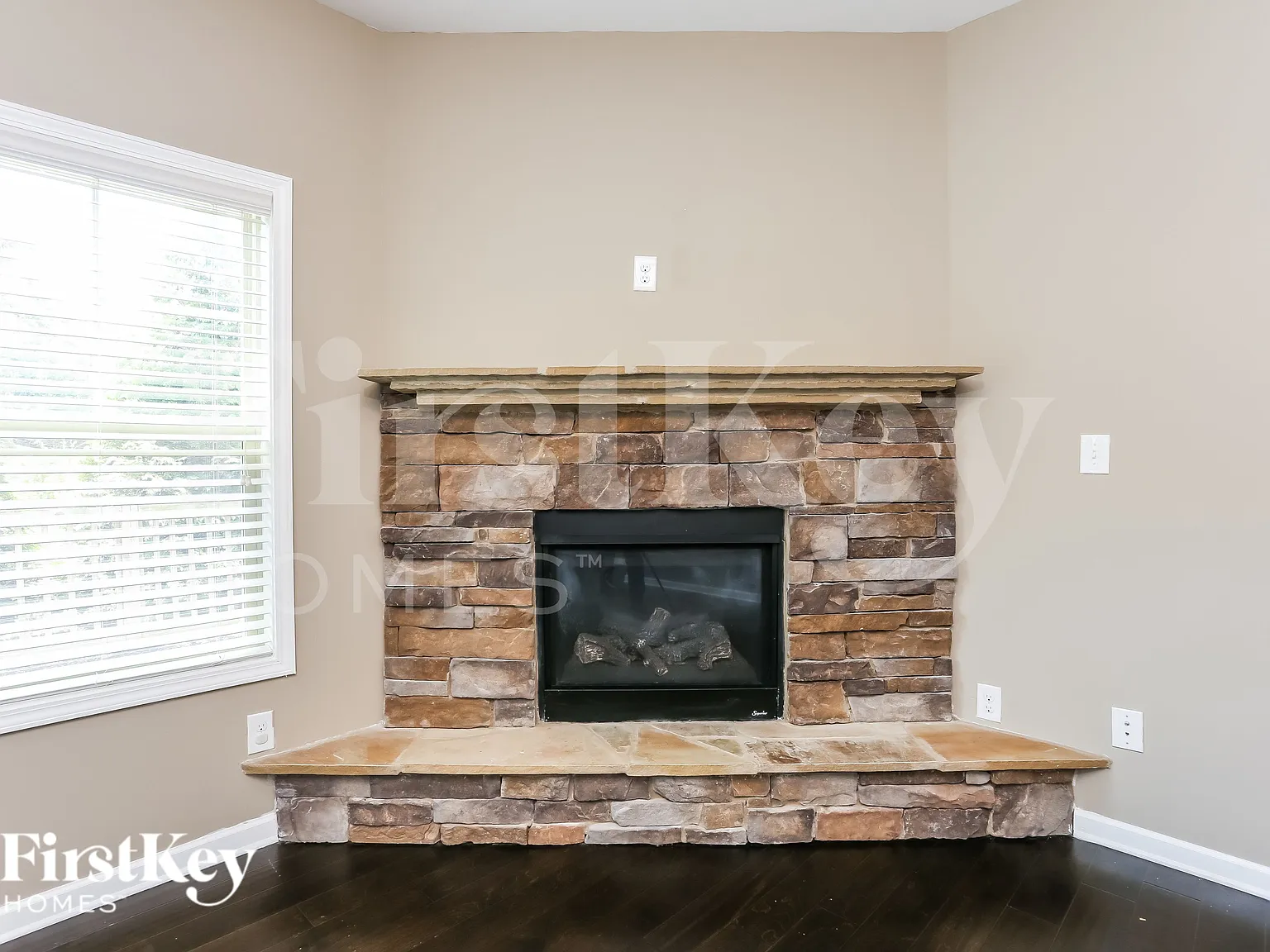 4 bed, 2.5 bath, 2307 sqft, $2,060 — Photo 4