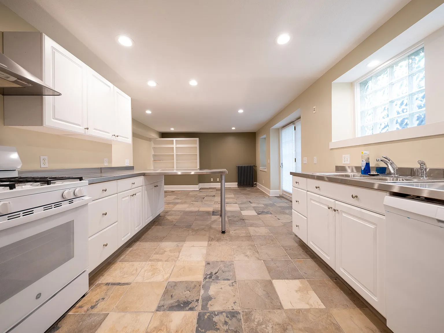 Holmes Avenue South, Minneapolis (3401) MJ MG2 - 3 — Photo 3