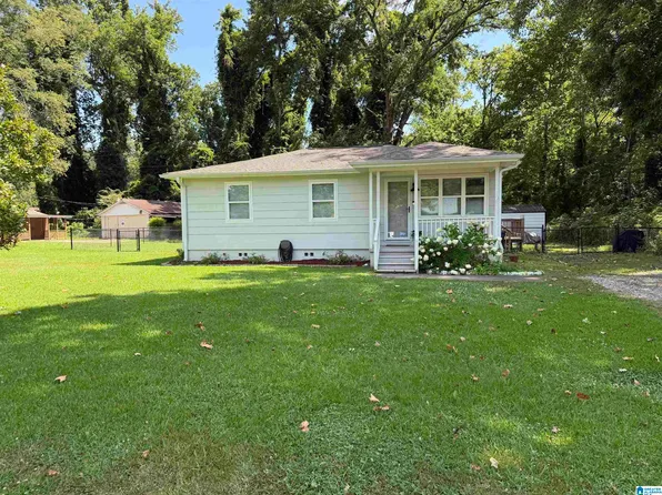 218 Meadowood Ave, Bessemer, AL 35023