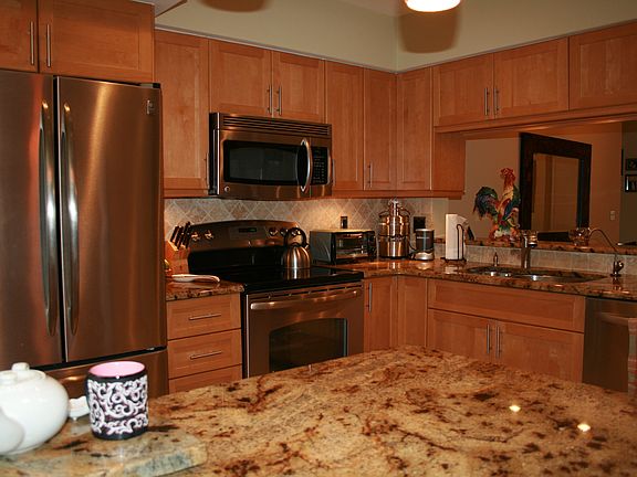 3rd image of 3930 SW Greenwood Way Unit E-4
