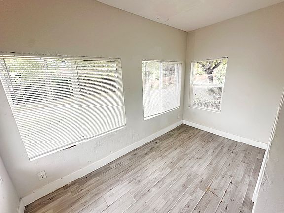 3rd image of 702 S 17th Ave APT 6