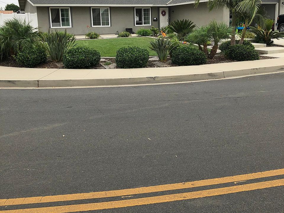 1st image of 880 N Calle La Sombra