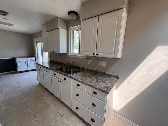 5th image of 528 Castlelake Dr