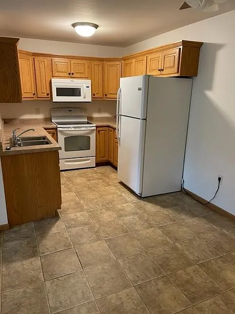2 bed, 1.5 bath, 1100 sqft, $1,275 — Photo 3