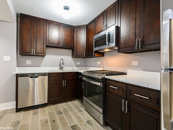 2nd image of 4821 N Sawyer Ave #G