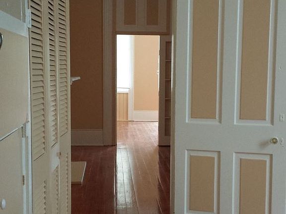 5th image of 1015 Louisa St
