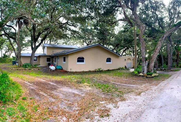 3 Elizabeth Dr E — Photo 3