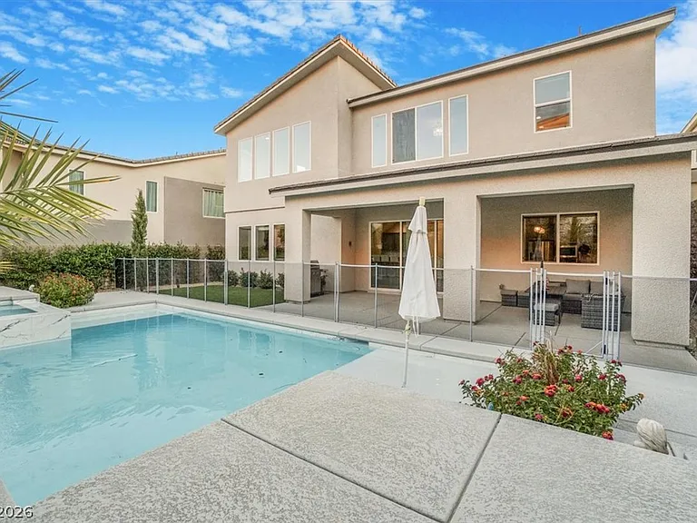 32 Vista Outlook St — Photo 1