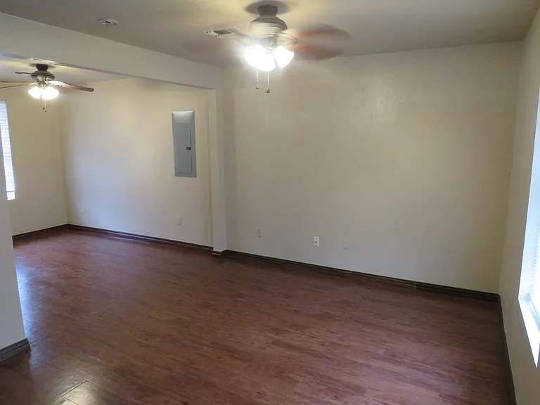 1604 NW Lindy Ave — Photo 3