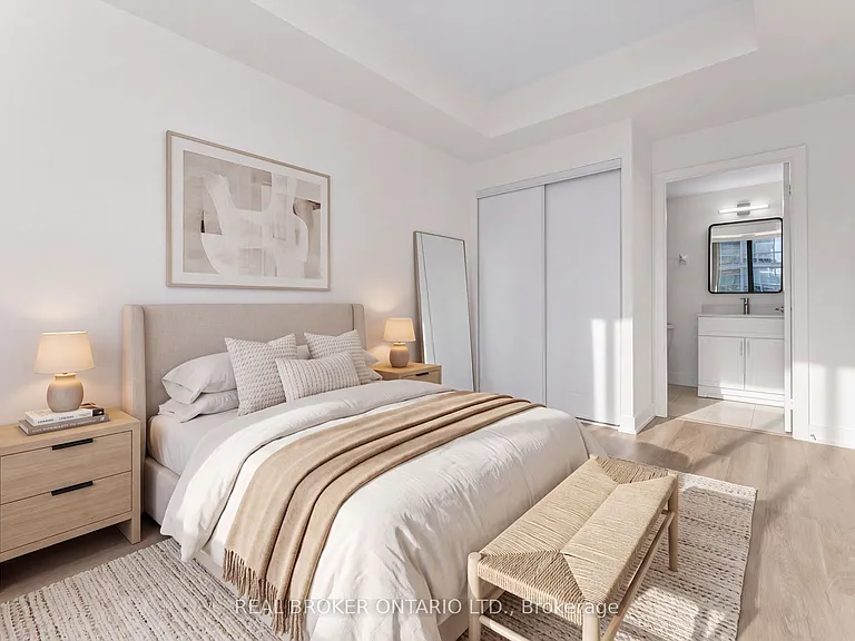 438 King St W #1404 — Photo 12