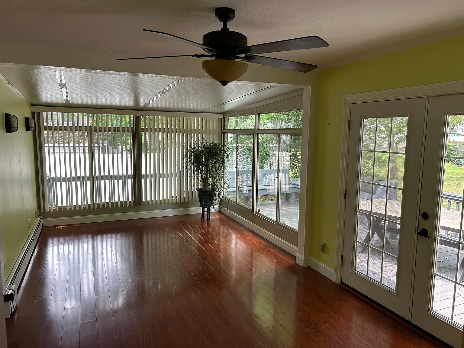 4 bed, 2400 sqft, $3,950 — Photo 3