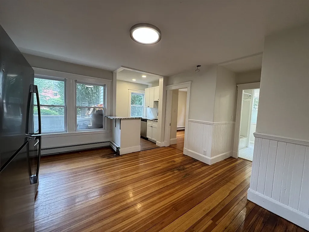 3 bed, 1.0 bath, 1100 sqft, $2,700 — Photo 3