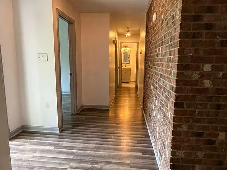 206 Little John Ln — Photo 2