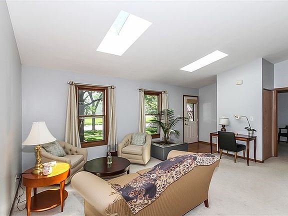 3rd image of 370 S Garden Ave