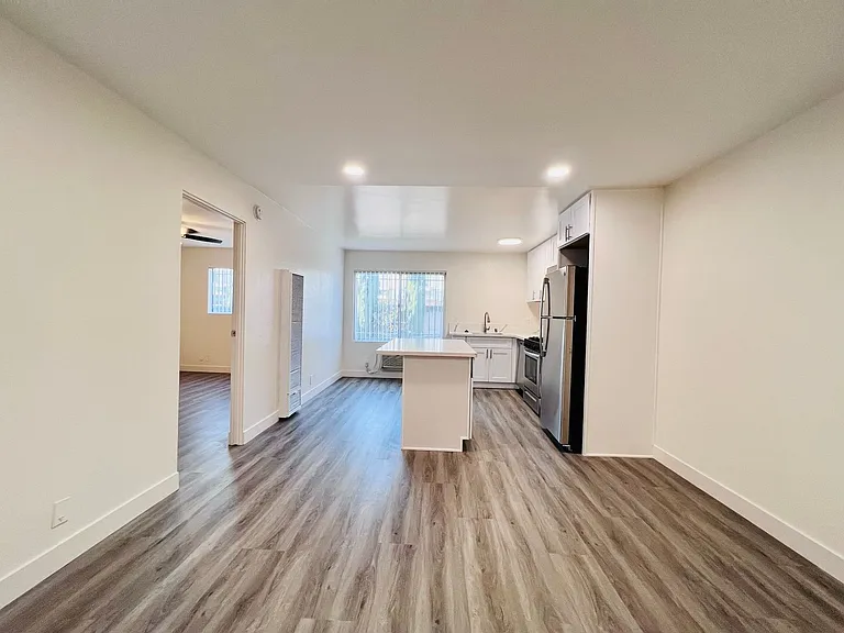 MC 6861 Sepulveda Properties, LLC — Photo 25