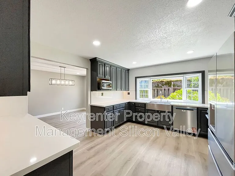 1806 Blackmore Ct — Photo 9