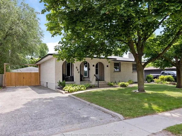 660 Victory St, Lasalle, ON N9J 1V7