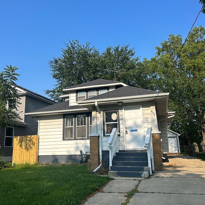 1st image of 915 Yeoman St