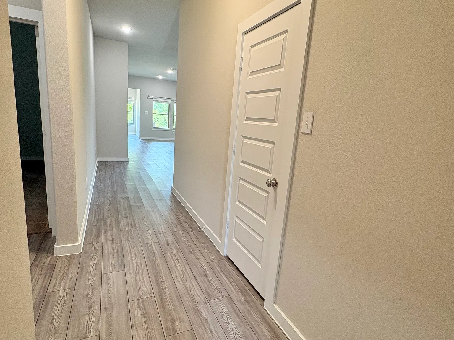 3 bed, 1877 sqft, $2,300 — Photo 2
