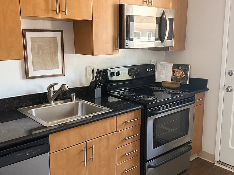 4060 Williams Rd #7 — Photo 3