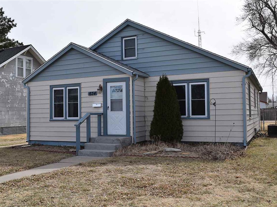 1st image of 634 E Oakdale Ave