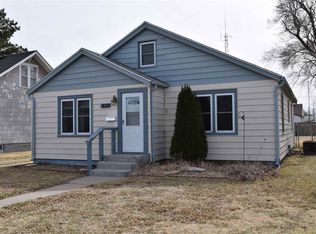 634 E Oakdale Ave, Russell, KS 67665