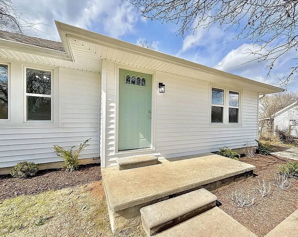 3 bed, 1204 sqft, $1,195 — Photo 1