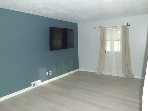 4th image of 524 Howard Rd