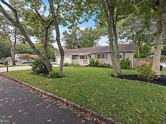 5th image of 230 Hemlock Ln