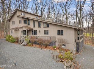 308 Canoebrook Dr, Hawley, PA 18428