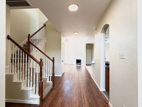 3rd image of 1534 Broadmoor Dr