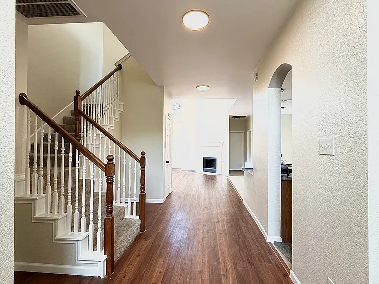 1534 Broadmoor Dr — Photo 3