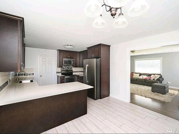4th image of 109 2nd Ave S