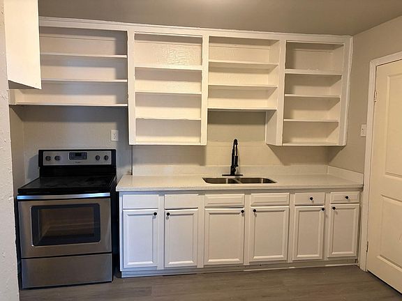 3rd image of 5322 Pershing St