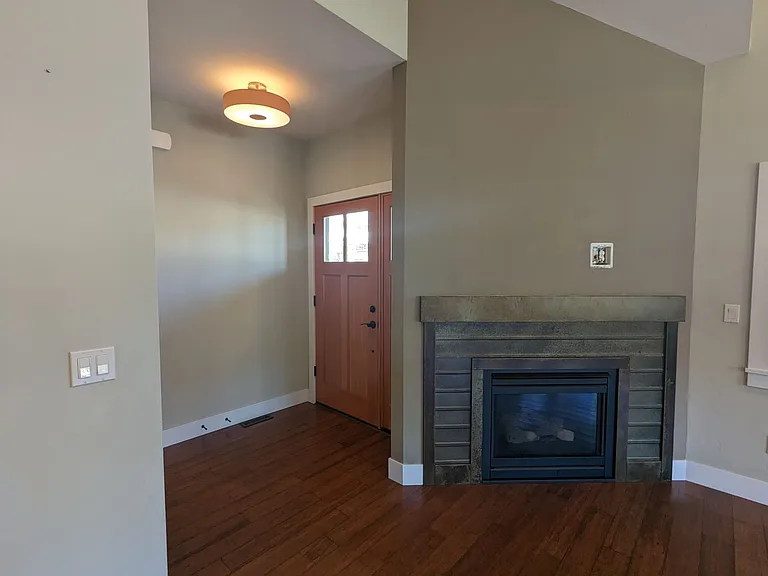 1582 NW Erin Ct — Photo 4