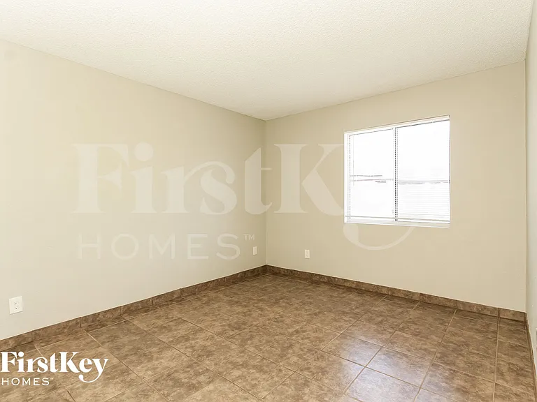 13857 N 48th Ave — Photo 11