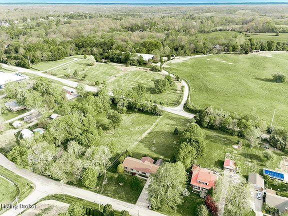 2nd image of 434 Colt Run Rd