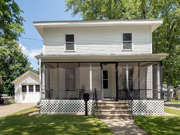 117 E Plainwell St Plainwell-102