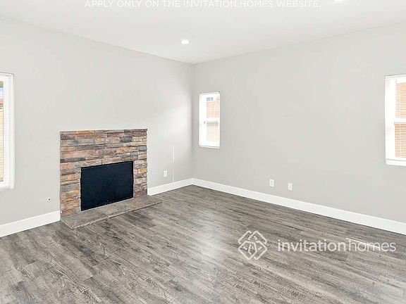4th image of 45024 Muirfield Dr