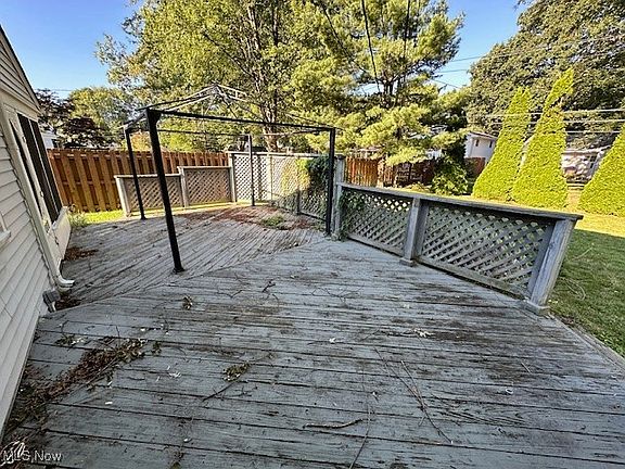 4th image of 5140 W 228th St