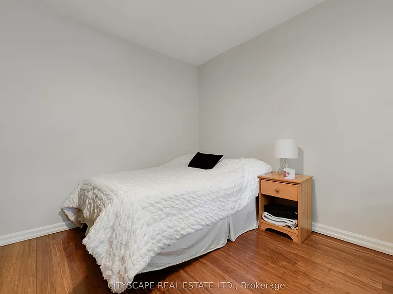 193 Coxwell Ave #UPPER — Photo 13