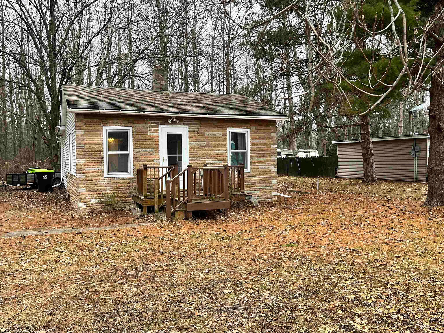 2327 N Huron Rd photo 1