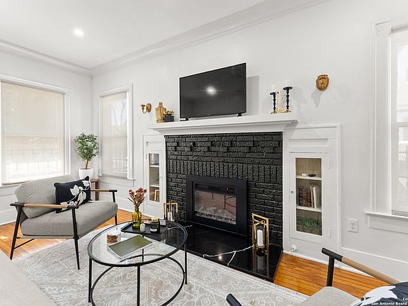 2nd image of 2015 W Huisache Ave