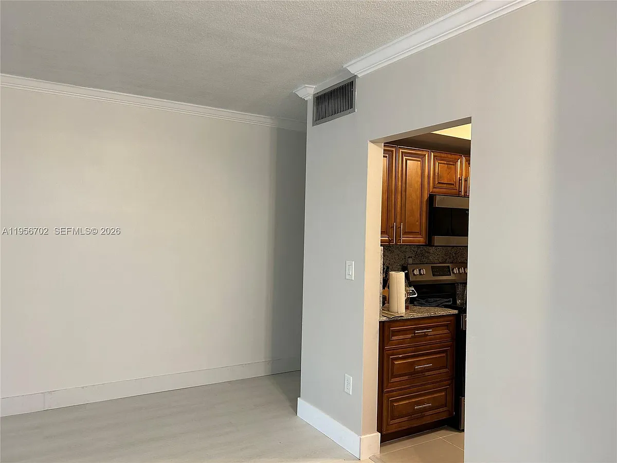 Building Photo - 270 NE 191st St #101